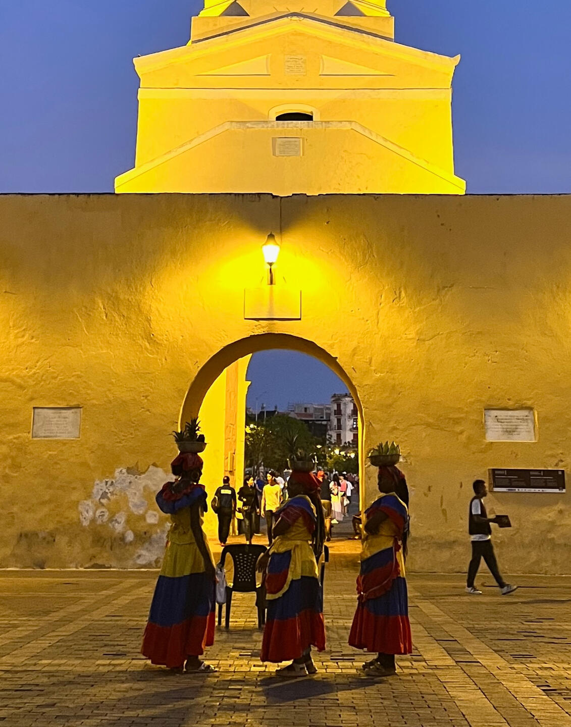 Palenqueras at sunset, Cartagena